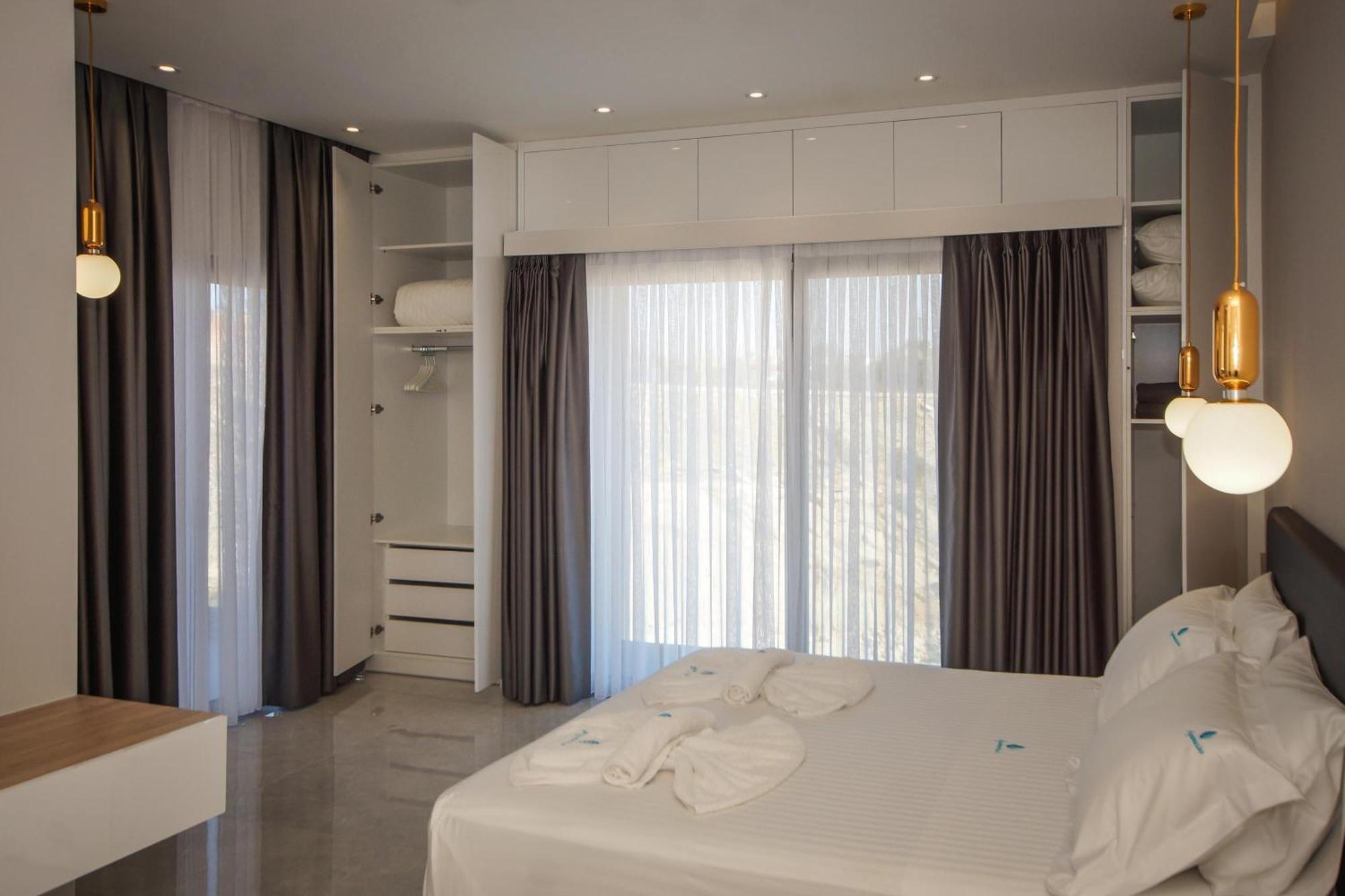 Aquamarine Luxury Suites Archangelos  Ngoại thất bức ảnh