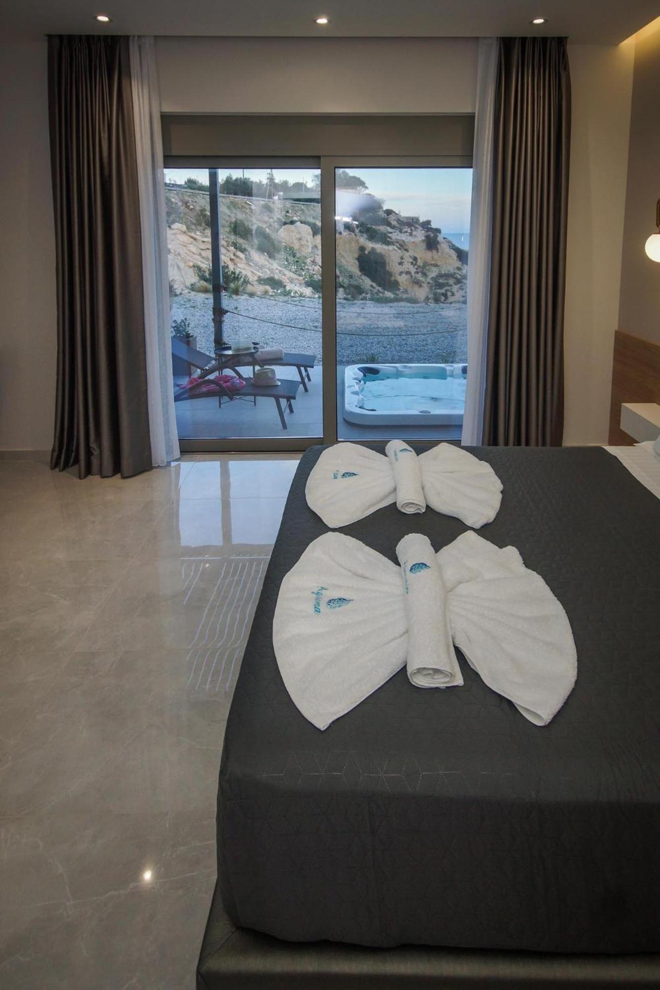 Aquamarine Luxury Suites Archangelos  Ngoại thất bức ảnh